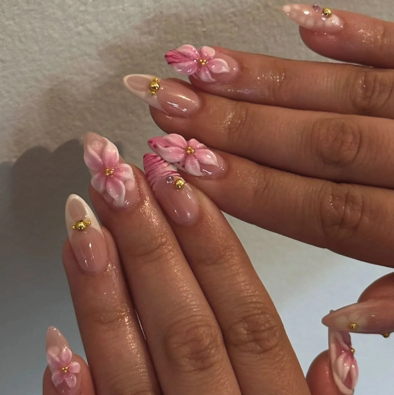 24Pcs/Set French Almond Press on Nails Pink Flower Fake Nails Spicy Girls False Nail Artificial Tips 네일팁 Накладные Ногти Uñas