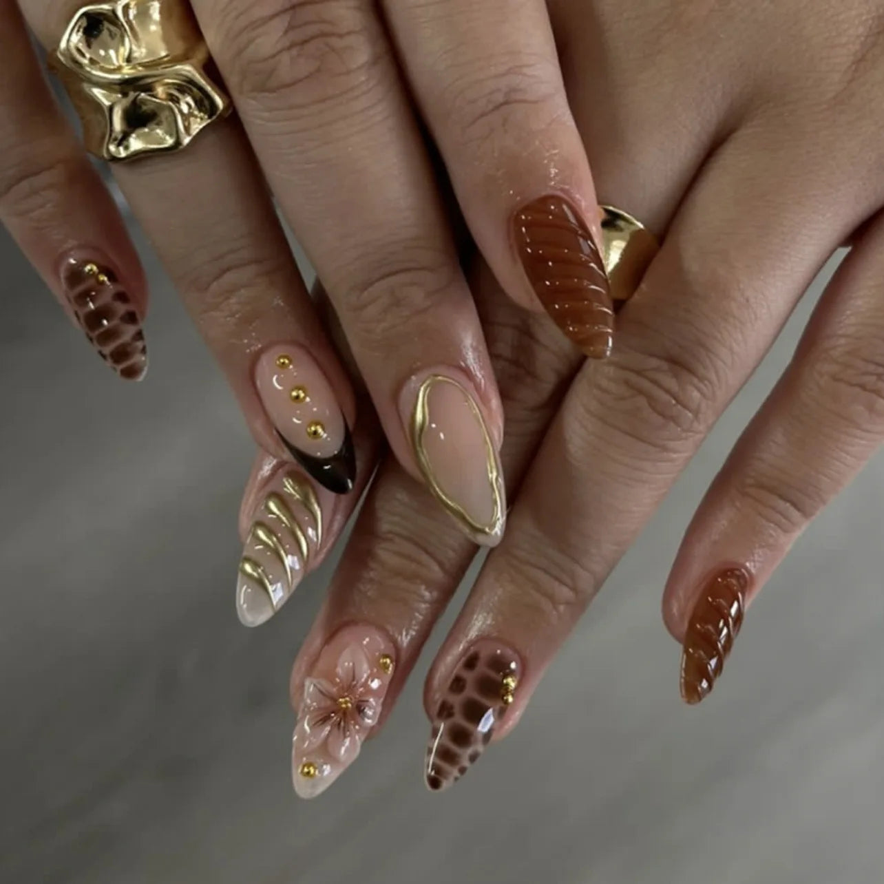 24Pcs/Set French Almond Press on Nails Pink Flower Fake Nails Spicy Girls False Nail Artificial Tips 네일팁 Накладные Ногти Uñas