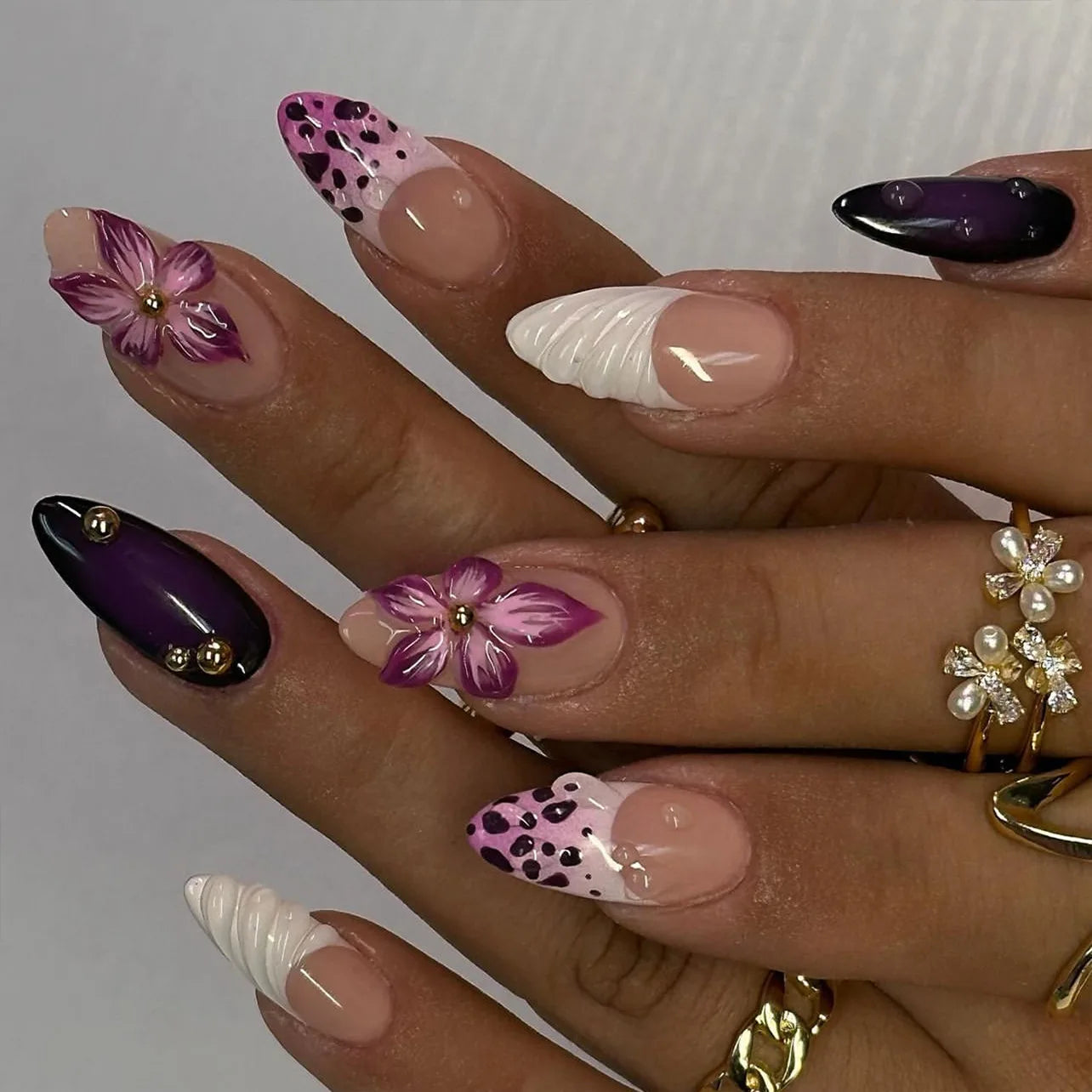 24Pcs/Set French Almond Press on Nails Pink Flower Fake Nails Spicy Girls False Nail Artificial Tips 네일팁 Накладные Ногти Uñas